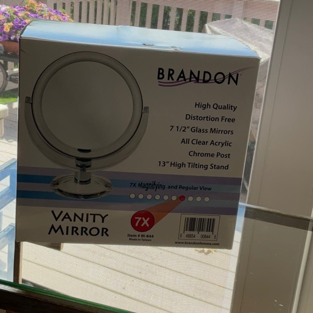NEW-VANITY MIRROR- High Quality, 7x and Regular View. - Picture 3 of 5